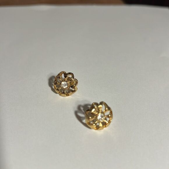 Brilliant simulated Vintage Avon April birthstone pierced earrings. - Picture 2 of 5